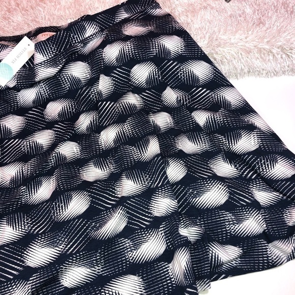 Renee C Blue Geometric Plus Skirt 2X - Picture 2 of 6